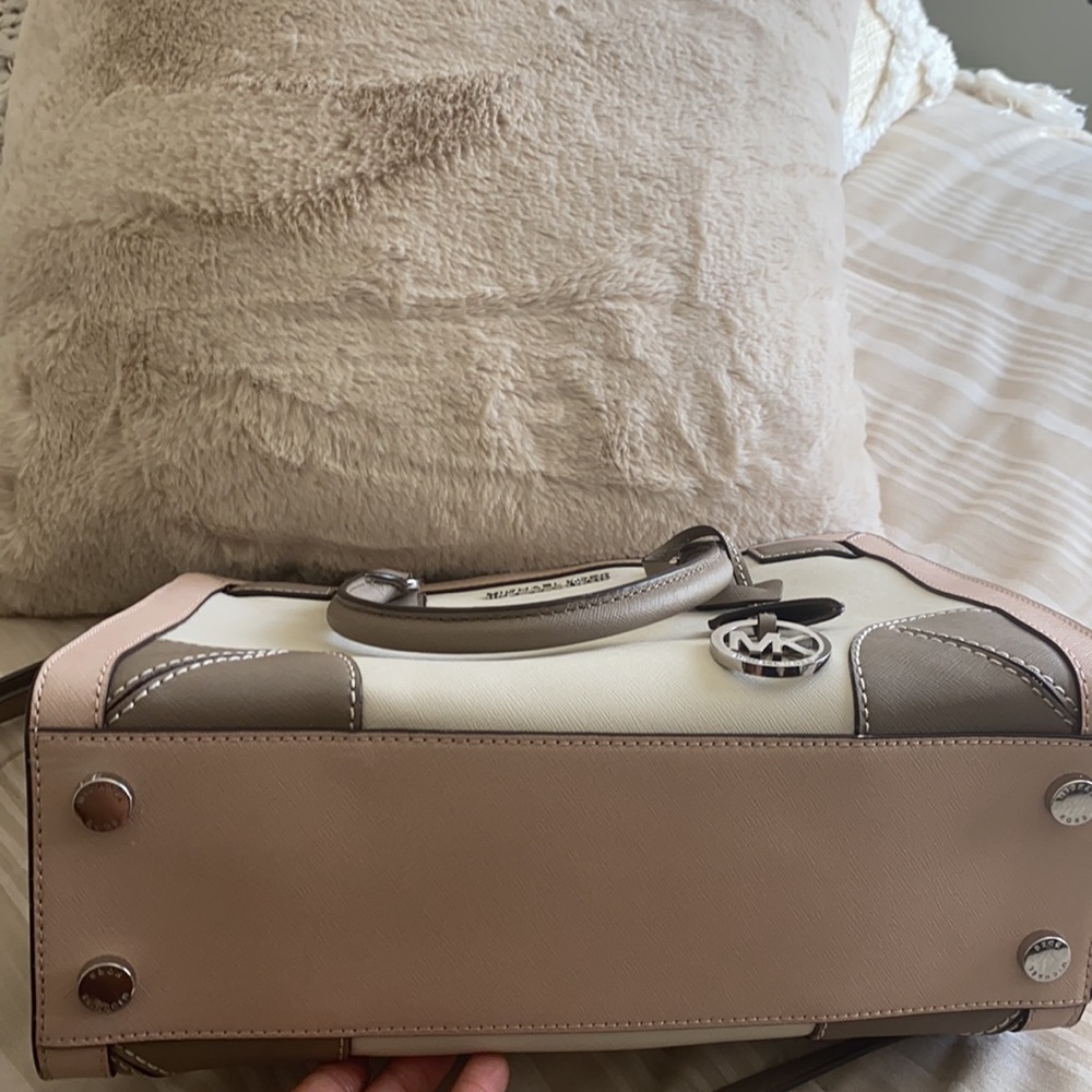 Michael Kors - Color Ecru / Ballet / Dark Taupe - Picture 3 of 3